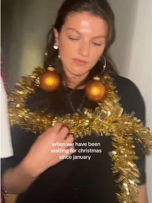 and only one bauble was broken in the making #officelife #foryou #christmas #takingapicture #shoutmedia