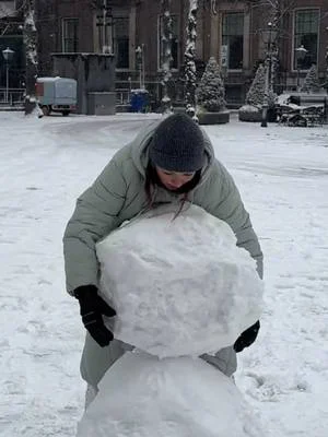 Kom een sneeuwpop (shoutpop) bouwen met ons! #sneeuw #fyp #sneeuwpop